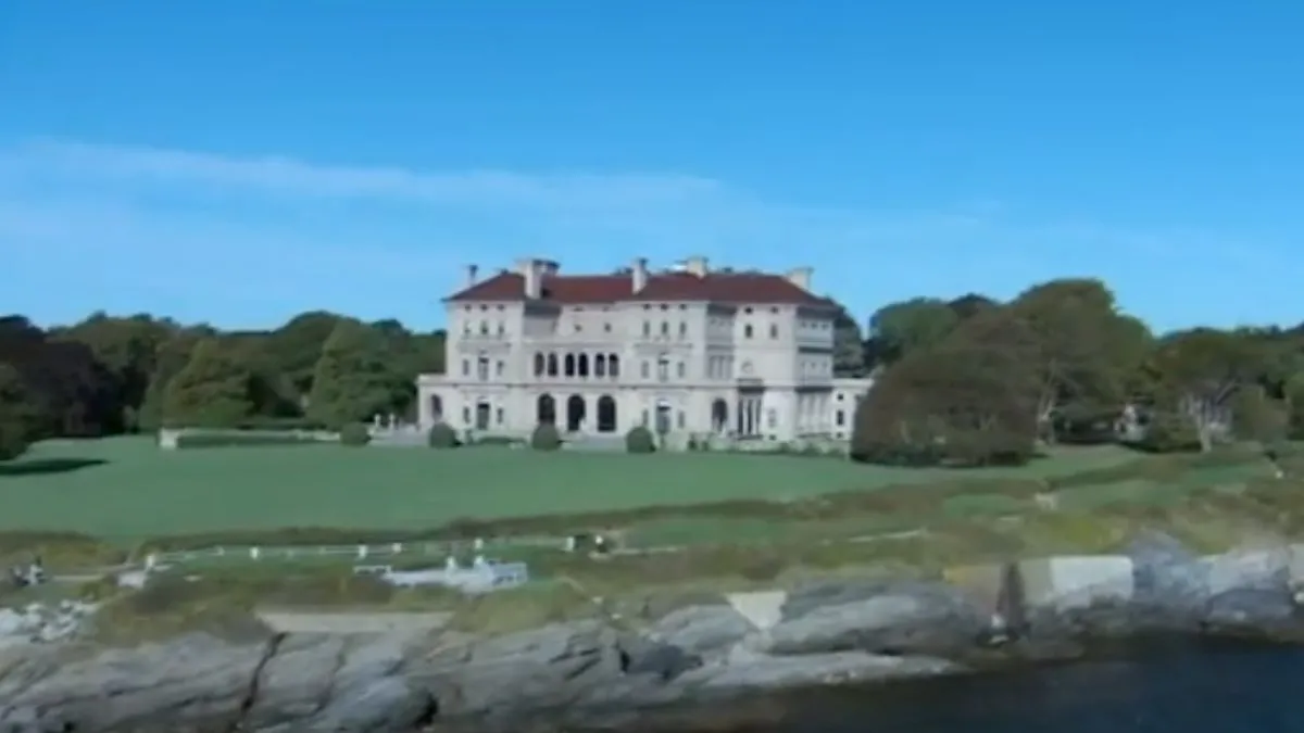 Newport Mansions